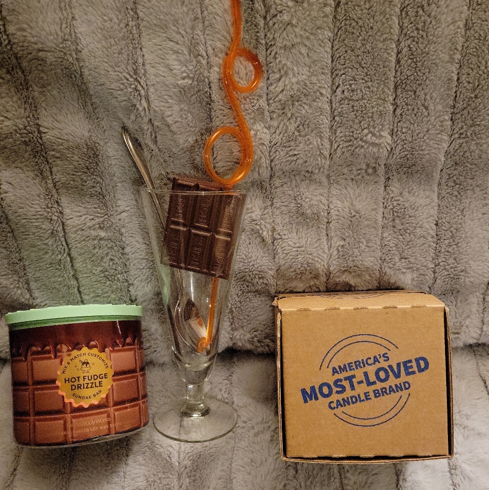 Bath & Body Works Hot Fudge Drizzle Scented Candle